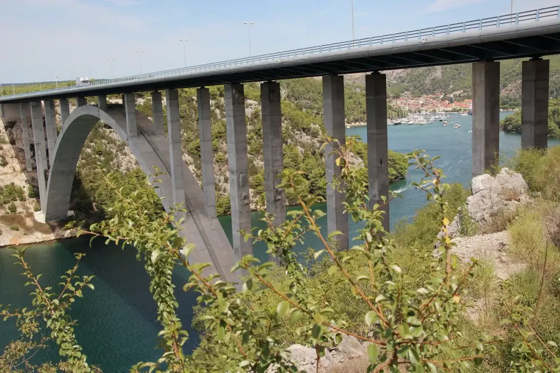 Motorway viaduct above the green Krka canyon at Lozovac on the drive from Split to Krka National Park
